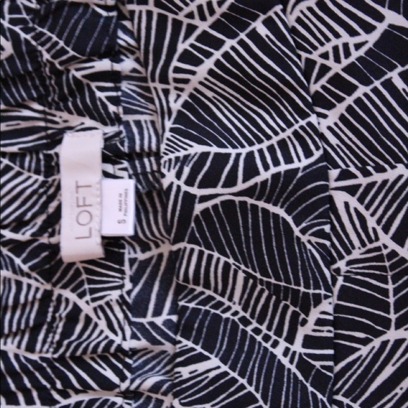 LOFT Banana Leaf Black Elastic Waist Shorts - Picture 4 of 4